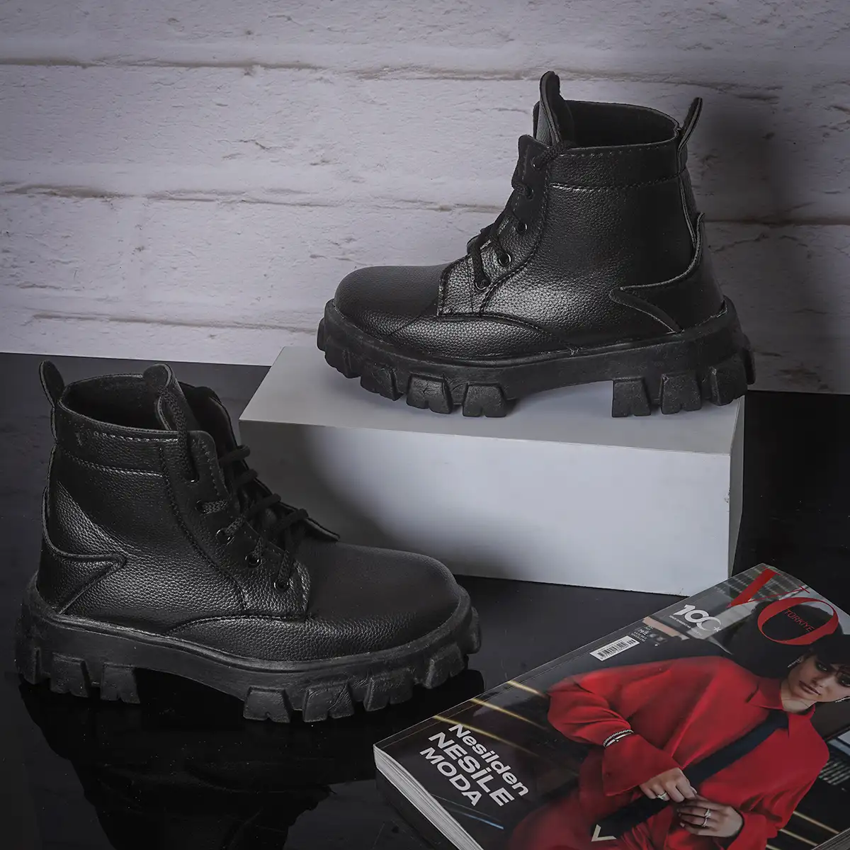 نیم بوت زنانه مشکی مدل 2 Roxana